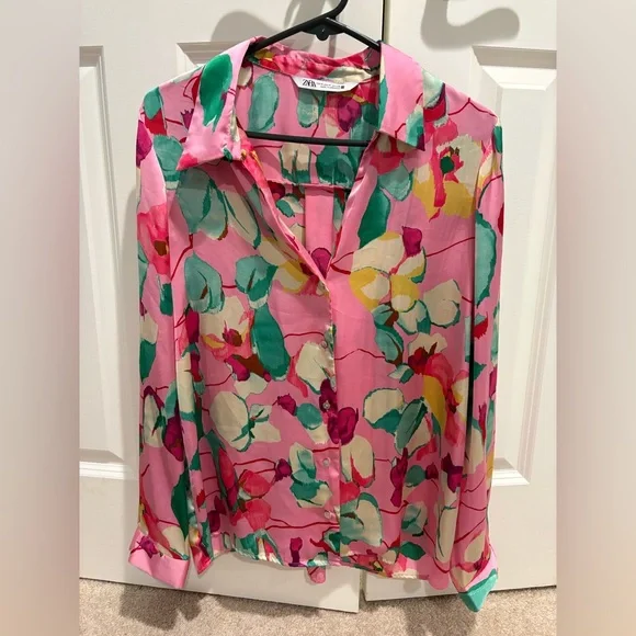 Zara Pink Floral Silky Button Up Blouse Size Medium - Picture 2 of 7